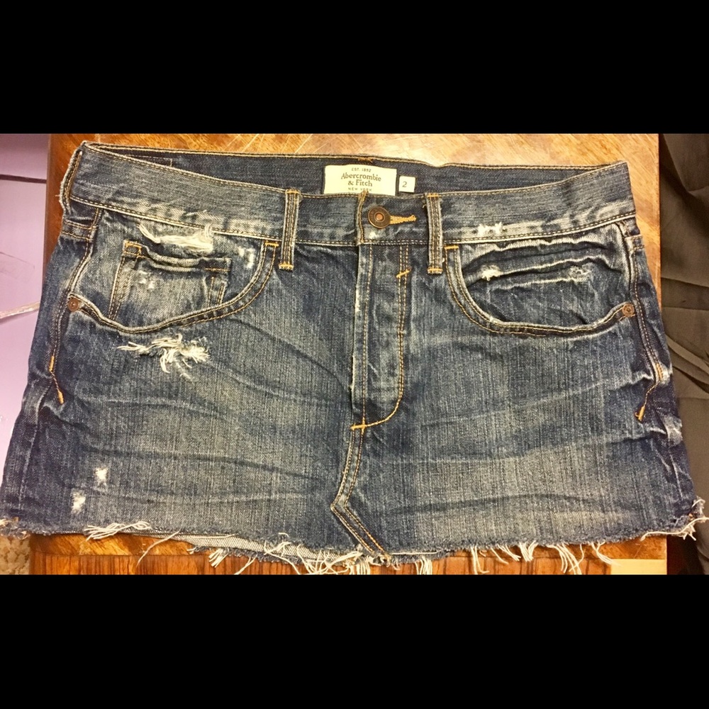 2 for $20🎉Abercrombie factory distressed skirt